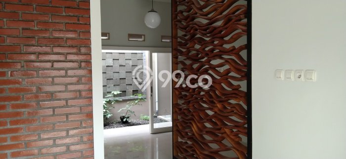Rumah Premium di Laweyan, 2 KM, Area Tenang, LT 168m² LB 145m² Rumah Premium di Laweyan, 2 KM, Area Tenang, LT 168m² LB 145m²