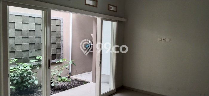 Rumah Premium di Laweyan, 2 KM, Area Tenang, LT 168m² LB 145m² Rumah Premium di Laweyan, 2 KM, Area Tenang, LT 168m² LB 145m²