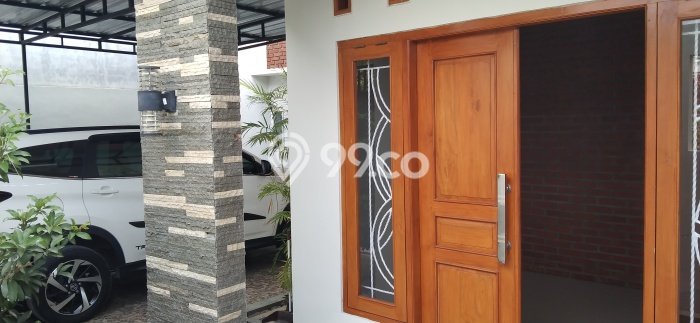 Rumah Premium di Laweyan, 2 KM, Area Tenang, LT 168m² LB 145m² Rumah Premium di Laweyan, 2 KM, Area Tenang, LT 168m² LB 145m²