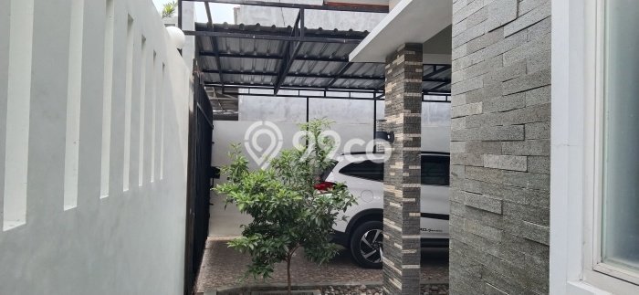 Rumah Premium di Laweyan, 2 KM, Area Tenang, LT 168m² LB 145m² Rumah Premium di Laweyan, 2 KM, Area Tenang, LT 168m² LB 145m²