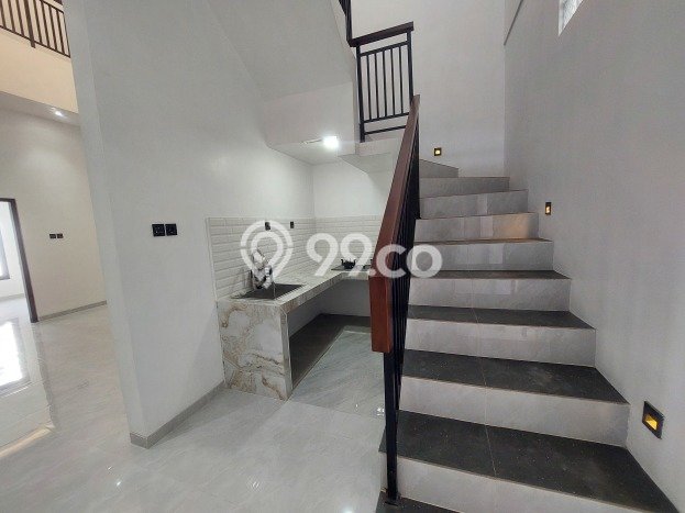 Rumah Strategis Modern Lb 200m2 di Colomadu, Karanganyar Rumah Strategis Modern Lb 200m2 di Colomadu, Karanganyar