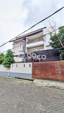 Siap Huni Hunian Elit 5 Kamar di Kebon Jeruk Dekat ke Mana Pun Siap Huni Hunian Elit 5 Kamar di Kebon Jeruk Dekat ke Mana Pun
