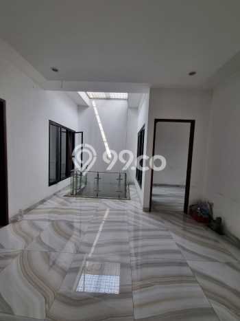 Ready to Use! Premium House LT 150m2 Desain Elegan di Puri Indah Ready to Use! Premium House LT 150m2 Desain Elegan di Puri Indah