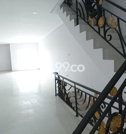 Unit Ruko disewakan di Kebon Jeruk Jakarta Barat dengan LT 180m2 / LB 270m2 Unit Ruko disewakan di Kebon Jeruk Jakarta Barat dengan LT 180m2 / LB 270m2