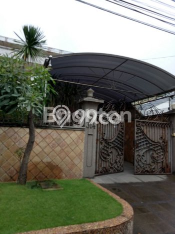 Disewakan Rumah Harga Terjangkau di Kertajaya Surabaya dengan 5 KT Disewakan Rumah Harga Terjangkau di Kertajaya Surabaya dengan 5 KT