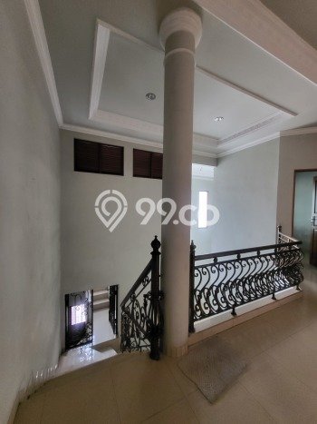 Disewakan! Rumah 4 Kamar Tidur &
2 Kamar Mandi di Permata Buana, Jakarta Barat Disewakan! Rumah 4 Kamar Tidur &
2 Kamar Mandi di Permata Buana, Jakarta Barat