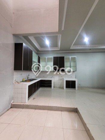 Disewakan! Rumah 4 Kamar Tidur &
2 Kamar Mandi di Permata Buana, Jakarta Barat Disewakan! Rumah 4 Kamar Tidur &
2 Kamar Mandi di Permata Buana, Jakarta Barat