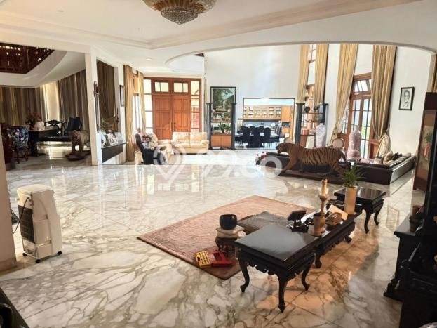 Hunian Mewah LB 735m2 Siap Huni Desain Elegan di Darmo Permai, Surabaya Hunian Mewah LB 735m2 Siap Huni Desain Elegan di Darmo Permai, Surabaya