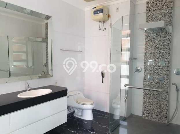 Rumah Elit LB 626m2 Siap Pakai Desain Elegan di Graha, Surabaya Rumah Elit LB 626m2 Siap Pakai Desain Elegan di Graha, Surabaya