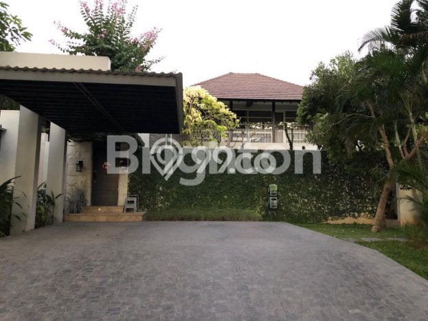 For Sale! Luxury House LT 375m2 Desain Modern di Darmo Permai For Sale! Luxury House LT 375m2 Desain Modern di Darmo Permai