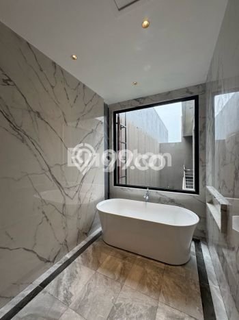 Rumah Luxury Modern Siap Huni di Citraland Surabaya Rumah Luxury Modern Siap Huni di Citraland Surabaya