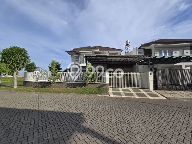 Dijual Rumah Premium dengan Fasilitas Sekitar Komplit di Sukolilo, Surabaya Dijual Rumah Premium dengan Fasilitas Sekitar Komplit di Sukolilo, Surabaya