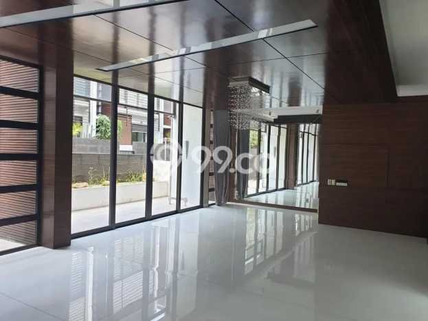 Rumah Elit LB 626m2 Siap Pakai Desain Elegan di Graha, Surabaya Rumah Elit LB 626m2 Siap Pakai Desain Elegan di Graha, Surabaya