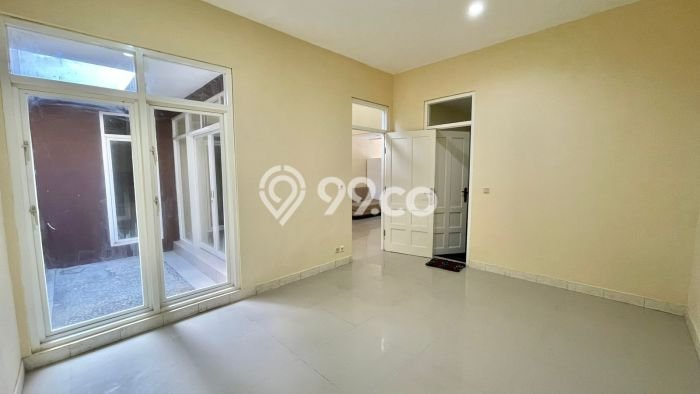 Dijual Hunian Rumah Terawat 3 KT di Citraland, Surabaya Dijual Hunian Rumah Terawat 3 KT di Citraland, Surabaya