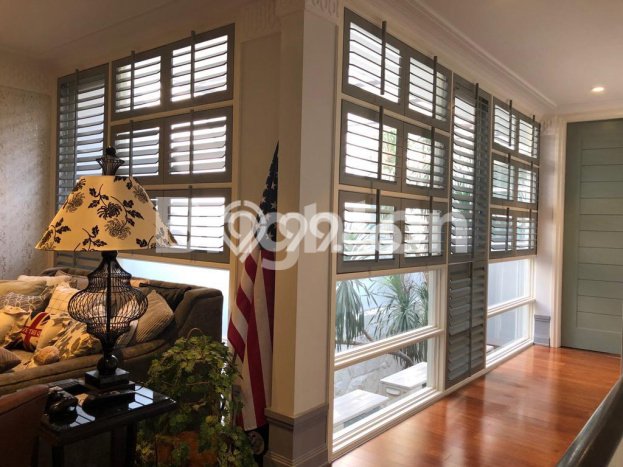 For Sale! Luxury House LT 375m2 Desain Modern di Darmo Permai For Sale! Luxury House LT 375m2 Desain Modern di Darmo Permai