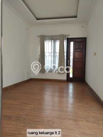 For Sale Rumah 6 Kamar Lokasi Ideal Bagus dan Strategis di Serpong For Sale Rumah 6 Kamar Lokasi Ideal Bagus dan Strategis di Serpong