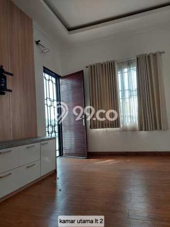 For Sale Rumah 6 Kamar Lokasi Ideal Bagus dan Strategis di Serpong For Sale Rumah 6 Kamar Lokasi Ideal Bagus dan Strategis di Serpong