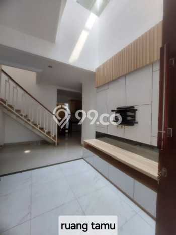 For Sale Rumah 6 Kamar Lokasi Ideal Bagus dan Strategis di Serpong For Sale Rumah 6 Kamar Lokasi Ideal Bagus dan Strategis di Serpong