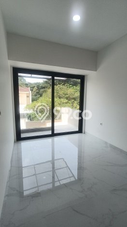 Rumah Eksklusif Siap Huni LT 250m2 di Serpong, Tangerang Selatan Rumah Eksklusif Siap Huni LT 250m2 di Serpong, Tangerang Selatan