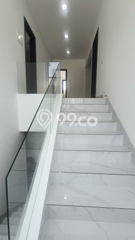 Rumah Eksklusif Siap Huni LT 250m2 di Serpong, Tangerang Selatan Rumah Eksklusif Siap Huni LT 250m2 di Serpong, Tangerang Selatan