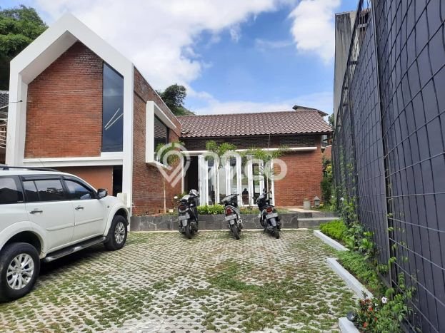 Rumah Mewah LB 120m2 Siap Huni Desain Elegan di Gunung Batu, Bandung Rumah Mewah LB 120m2 Siap Huni Desain Elegan di Gunung Batu, Bandung