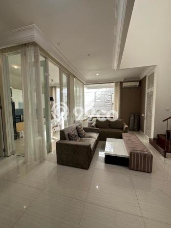 Rumah Elit Modern Tanpa Renovasi di Pakuwon Surabaya Rumah Elit Modern Tanpa Renovasi di Pakuwon Surabaya