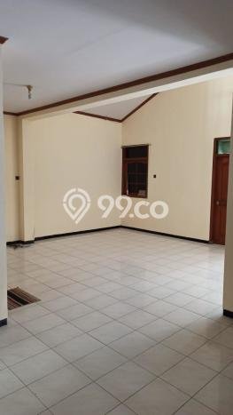 HARGA TERBAIK! Rumah di Waru, 4 KM, Lingkungan Asri, Luas 200m2m² Bangunan 200m2m² HARGA TERBAIK! Rumah di Waru, 4 KM, Lingkungan Asri, Luas 200m2m² Bangunan 200m2m²