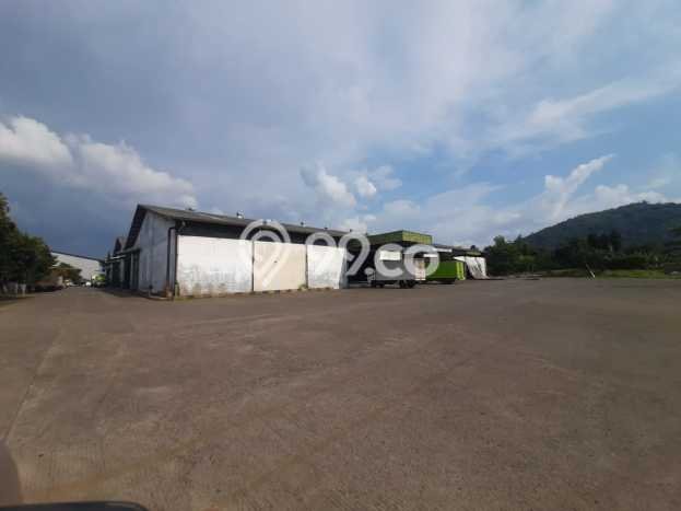Disewakan Gudang di Kawasan Ramai Cimahi Luas 4000m2 Disewakan Gudang di Kawasan Ramai Cimahi Luas 4000m2