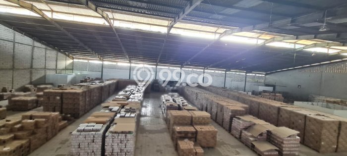 Unit Gudang Disewakan di Moch Toha di Area Ramai & Strategis Unit Gudang Disewakan di Moch Toha di Area Ramai & Strategis