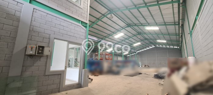 Unit Gudang Disewakan di Sudirman di Area Ramai & Strategis Unit Gudang Disewakan di Sudirman di Area Ramai & Strategis
