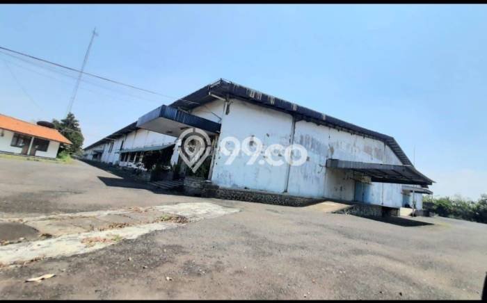 Unit Gudang Disewakan di Moch Toha di Area Ramai & Strategis Unit Gudang Disewakan di Moch Toha di Area Ramai & Strategis