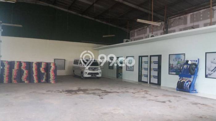 Unit Gudang Disewakan di Sudirman di Area Ramai & Strategis Unit Gudang Disewakan di Sudirman di Area Ramai & Strategis
