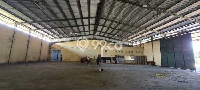Disewakan Gudang di Kawasan Ramai Moch Toha Luas 2200m2 Disewakan Gudang di Kawasan Ramai Moch Toha Luas 2200m2