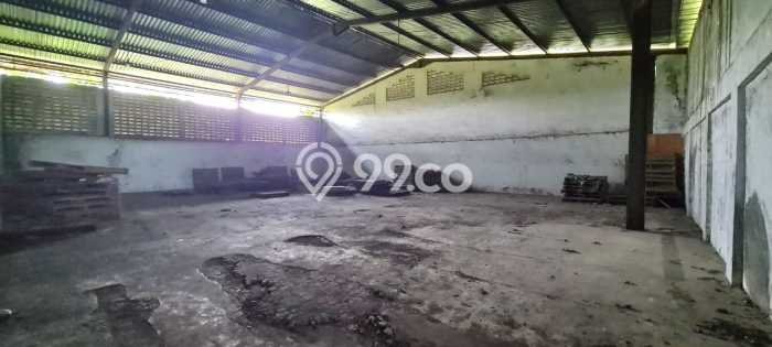 Disewakan Gudang di Kawasan Ramai Moch Toha Luas 2200m2 Disewakan Gudang di Kawasan Ramai Moch Toha Luas 2200m2