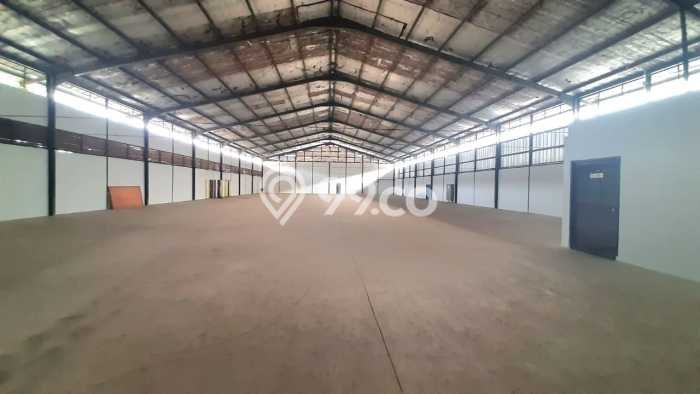 Unit Gudang Disewakan di Moch Toha di Area Ramai & Strategis Unit Gudang Disewakan di Moch Toha di Area Ramai & Strategis