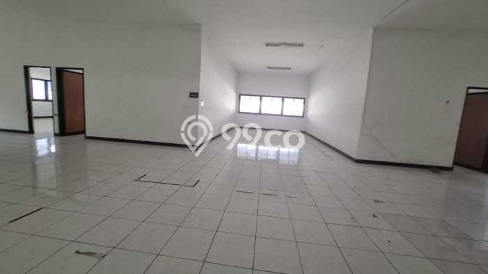 Unit Gudang Disewakan di Moch Toha di Area Ramai & Strategis Unit Gudang Disewakan di Moch Toha di Area Ramai & Strategis
