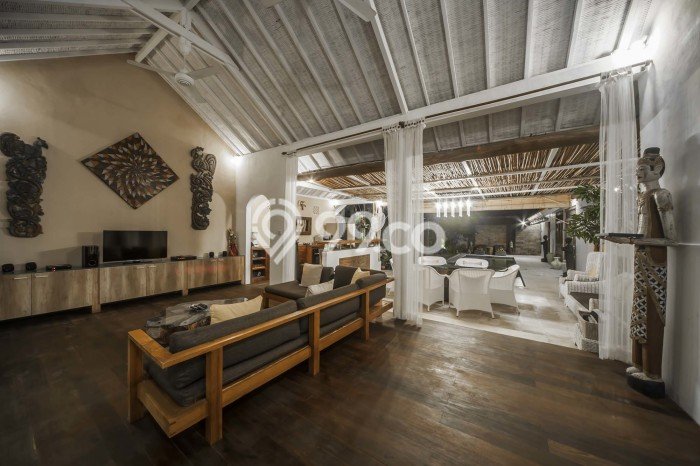 Properti Strategis 3 KT Luas Tanah 330m² di Seminyak, Badung Properti Strategis 3 KT Luas Tanah 330m² di Seminyak, Badung