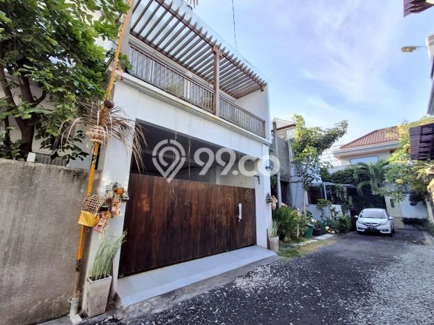 PENAWARAN TERBATAS! Rumah Berkualitas di Renon, LT 195m² LB 270m² PENAWARAN TERBATAS! Rumah Berkualitas di Renon, LT 195m² LB 270m²
