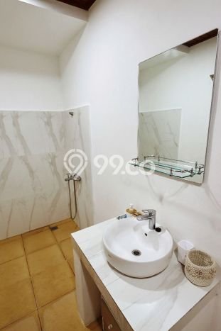 Rumah kawasan Canggu, 2 KT, Lingkungan Elite, LT 250m² LB 250m² Rumah kawasan Canggu, 2 KT, Lingkungan Elite, LT 250m² LB 250m²