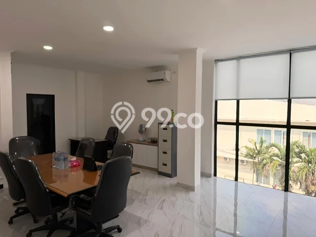 Ruko Dijual di Prime Area Jakarta Timur Luas 390m2 Ruko Dijual di Prime Area Jakarta Timur Luas 390m2