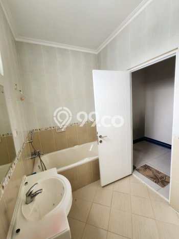 For Sale! Premium House LT 220m2 Desain Elegan di Kota Wisata For Sale! Premium House LT 220m2 Desain Elegan di Kota Wisata