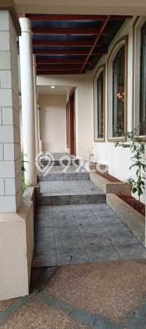 Jual Rumah Mewah Megah Dengan View Eksklusif di Raffles Hills, Jakarta Timur Jual Rumah Mewah Megah Dengan View Eksklusif di Raffles Hills, Jakarta Timur