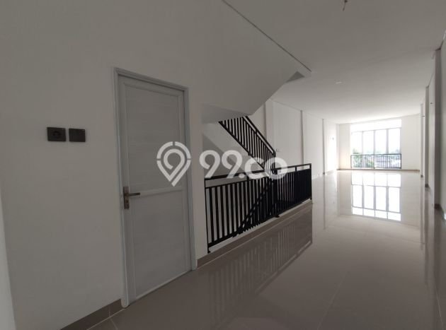 KAWASAN BISNIS! Ruko di Sawangan, Luas 180m², Jalan Utama KAWASAN BISNIS! Ruko di Sawangan, Luas 180m², Jalan Utama