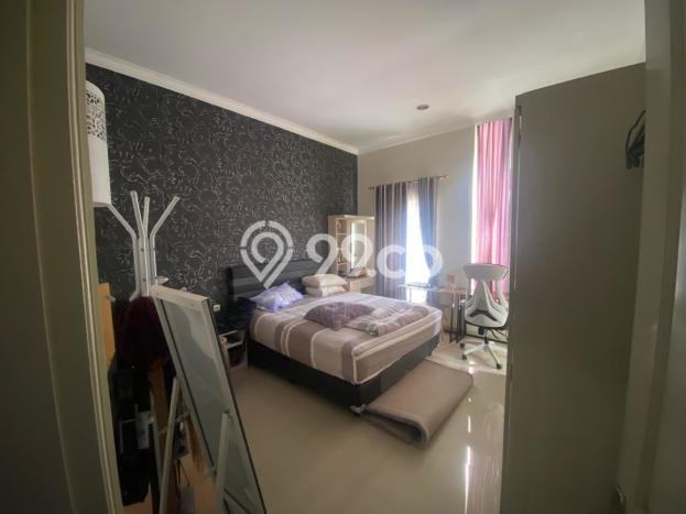 For Sale Rumah 5 Kamar Lokasi Ideal Nyaman dan Strategis di Rungkut For Sale Rumah 5 Kamar Lokasi Ideal Nyaman dan Strategis di Rungkut