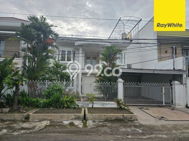 Rumah Elit Modern Tanpa Renovasi di kertajaya Surabaya Rumah Elit Modern Tanpa Renovasi di kertajaya Surabaya