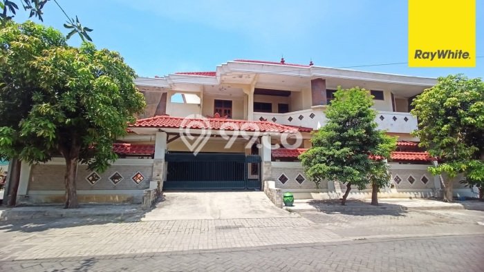 Dijual Rumah Premium dengan Fasilitas Sekitar Lengkap di Jambangan, Surabaya Dijual Rumah Premium dengan Fasilitas Sekitar Lengkap di Jambangan, Surabaya