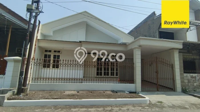 Rumah sewa siap pakai 5 Kamar Tidur di Sutorejo, Surabaya Rumah sewa siap pakai 5 Kamar Tidur di Sutorejo, Surabaya