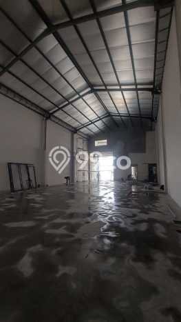 KAWASAN PREMIUM! Gudang di Benda, Luas 162m², Akses Utama KAWASAN PREMIUM! Gudang di Benda, Luas 162m², Akses Utama