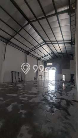 KAWASAN PREMIUM! Gudang di Benda, Luas 162m², Akses Utama KAWASAN PREMIUM! Gudang di Benda, Luas 162m², Akses Utama