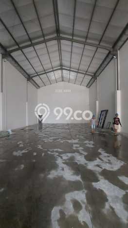 KAWASAN PREMIUM! Gudang di Benda, Luas 162m², Akses Utama KAWASAN PREMIUM! Gudang di Benda, Luas 162m², Akses Utama